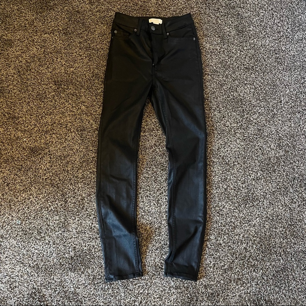 H&M black pants.